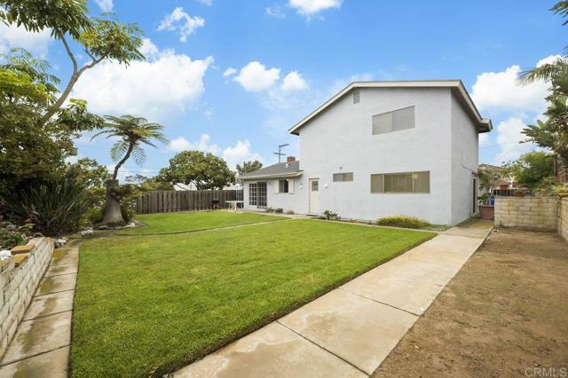 1113 Camino Del Sol Circle, Carlsbad CA: https://media.crmls.org/mediaz/617c12d6-a61d-4280-9591-47085384b76e.jpg