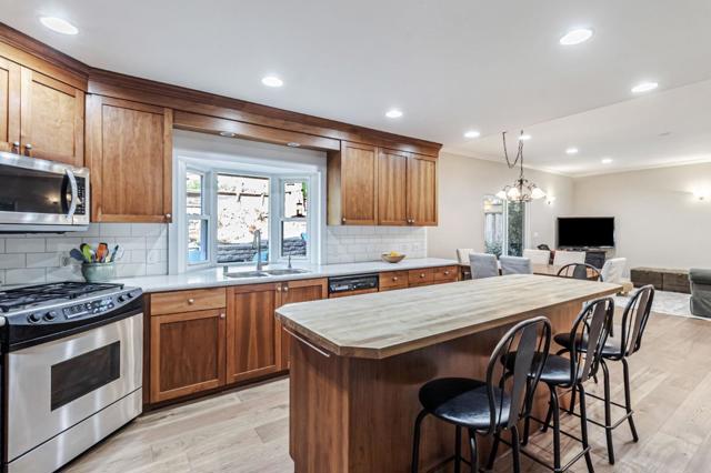 2940 San Juan Boulevard, Belmont CA: https://media.crmls.org/mediaz/617c2610-27a4-4410-be8d-dbf4b42a567d.jpg