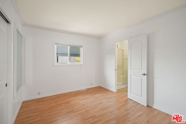 29500 Heathercliff Rd, Malibu CA: https://media.crmls.org/mediaz/617c2f9b-5676-4686-b7a2-97817d145ba8.jpg