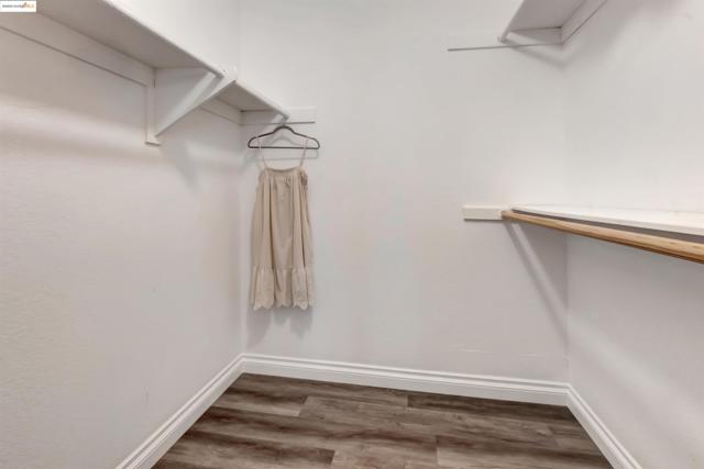 22192 Rim Pointe,  CA: https://media.crmls.org/mediaz/617c78aa-a592-4b5f-a73f-15aac967ae0c.jpg