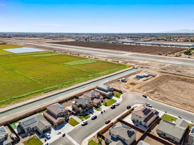 2504 Vista Del Mar Lane, Imperial CA: https://media.crmls.org/mediaz/617caf17-3066-45d1-8a3b-b32f811c419c.jpg