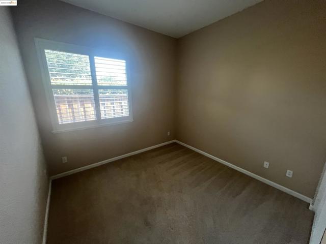 613 Kenwood Dr, Brentwood CA: https://media.crmls.org/mediaz/617d1f21-d04f-4e5e-81d9-73d1b080a210.jpg