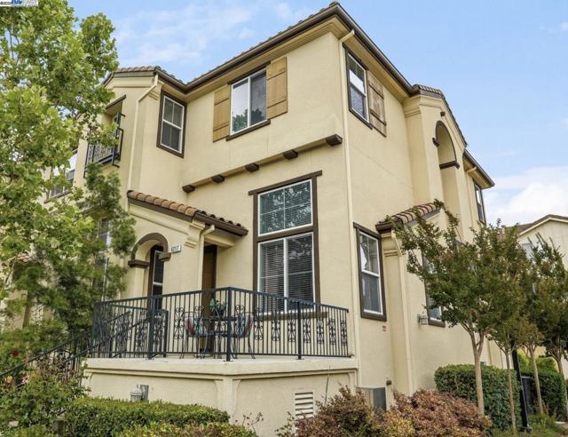 6217 Byron Ln, San Ramon CA: https://media.crmls.org/mediaz/617d419e-ff59-4389-a1c3-13d18e203d34.jpg