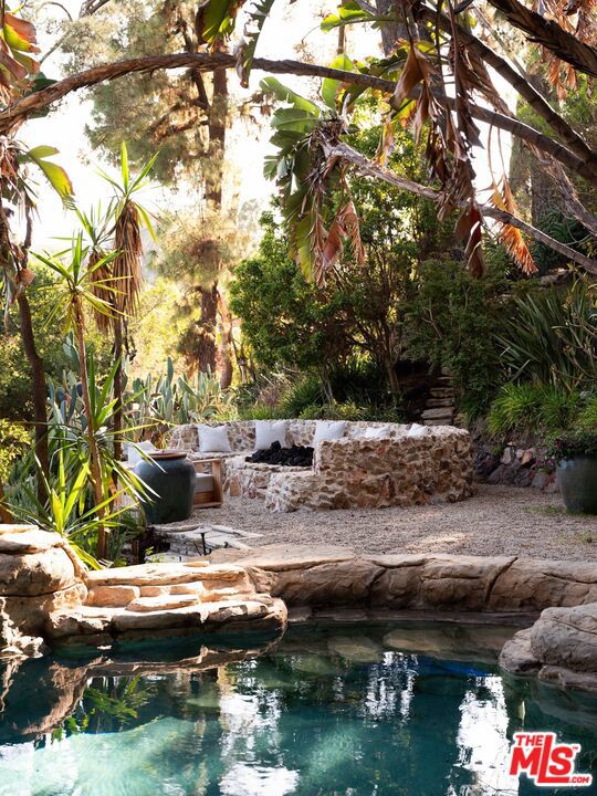 2666 Aberdeen Avenue, Los Angeles CA: https://media.crmls.org/mediaz/617d63aa-9c79-41e0-addc-d32eb8059b78.jpg