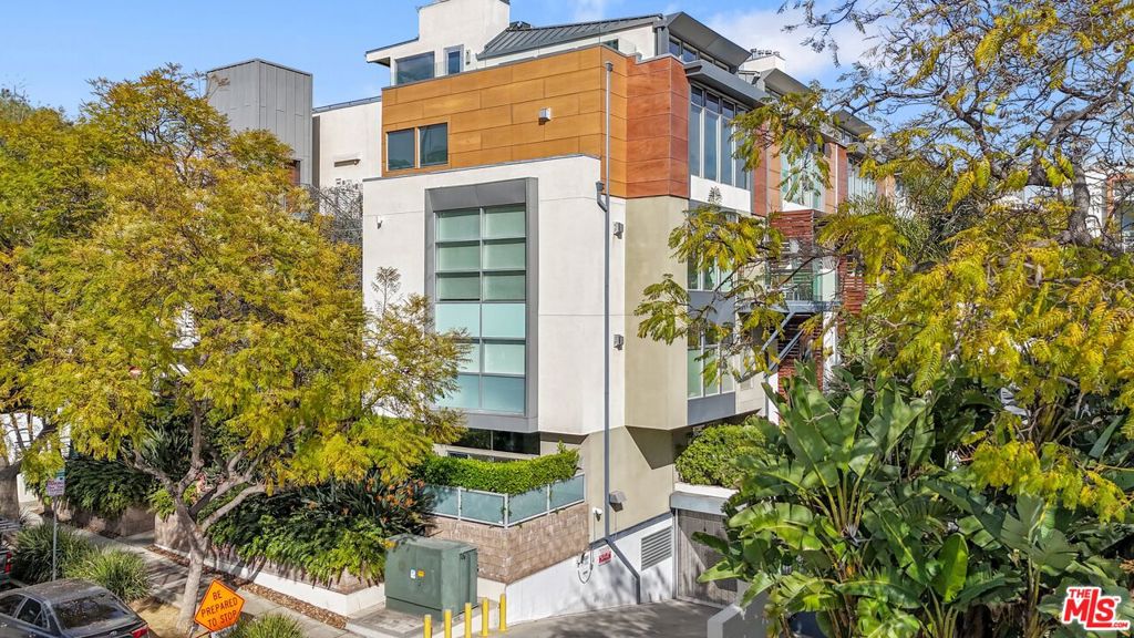 1250 N Harper Avenue #302