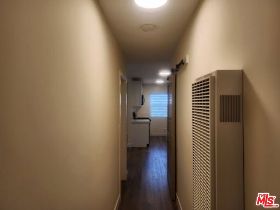 https://media.crmls.org/mediaz/617ecb90-b9c6-407c-88b6-d6a85eac57c7.jpg?preset=X-Large