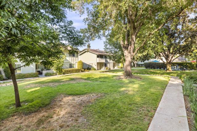 264 N Whisman Road, Mountain View CA: https://media.crmls.org/mediaz/617f1cda-1b24-48f8-bdf3-a73d9e91b0eb.jpg