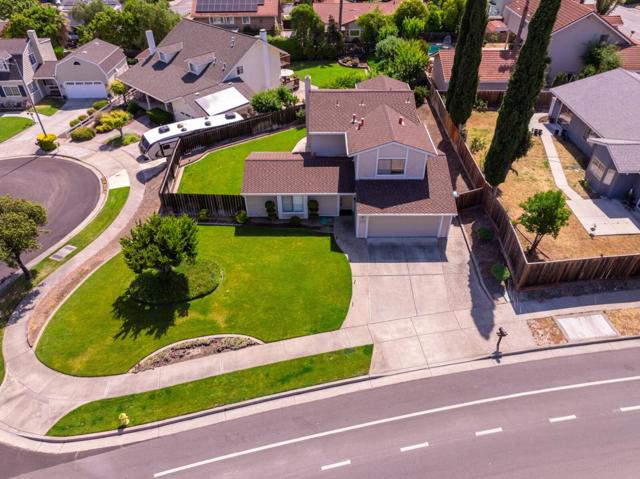 8760 Rancho Hills Drive, Gilroy CA: https://media.crmls.org/mediaz/617f98e7-0d87-4cf9-8d02-2684a3b6b7a2.jpg