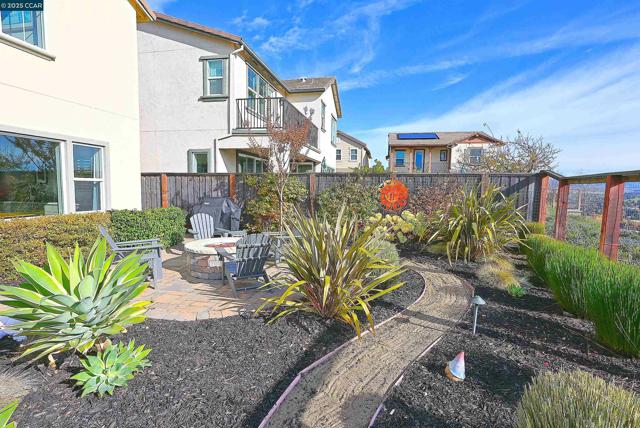 528 Caprio Ct, San Ramon CA: https://media.crmls.org/mediaz/61805fd0-83f5-4066-ac78-d4509ed74eda.jpg