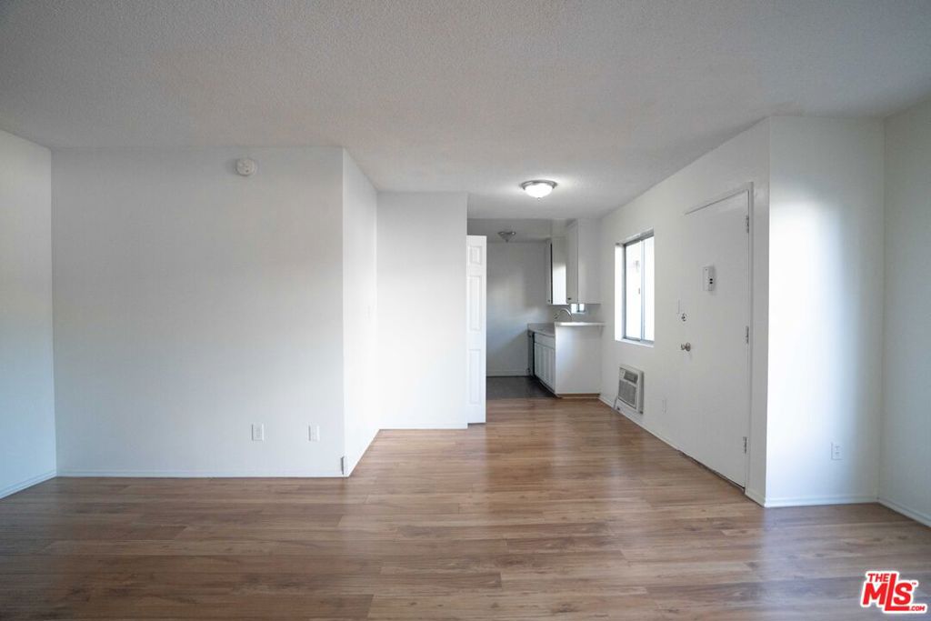 1415 S Point View Street #3