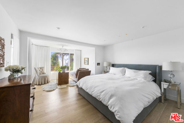 2027 Park Drive, Los Angeles CA: https://media.crmls.org/mediaz/6180a7b2-5d1d-46da-b2ed-1efe16af8a9b.jpg