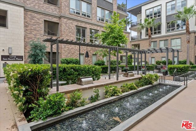 12714 W Sea Spray Place, Playa Vista CA: https://media.crmls.org/mediaz/6180e625-858a-4094-bb10-4ee7f0de8838.jpg