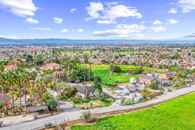 2363 Pleasant Acres Drive, San Jose CA: https://media.crmls.org/mediaz/618113df-8316-491e-9916-efbcab22a300.jpg