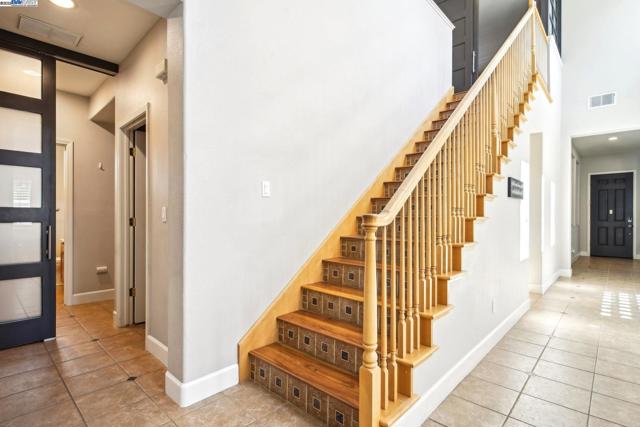 320 Oaks Bridge Pl, Pleasanton CA: https://media.crmls.org/mediaz/6181c0bb-5c5c-42f8-bf28-d4b781d3e4ff.jpg