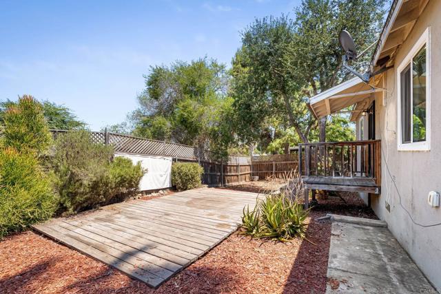406 26 S Grape St, Escondido CA: https://media.crmls.org/mediaz/618203c2-b263-477f-9d07-6a96c2d08574.jpg
