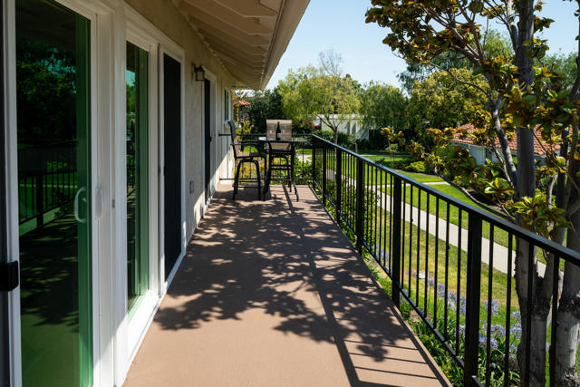 2196 Via Mariposa E, Laguna Woods CA: https://media.crmls.org/mediaz/618251c7-ea52-42ea-8c69-2321e28ba427.jpg