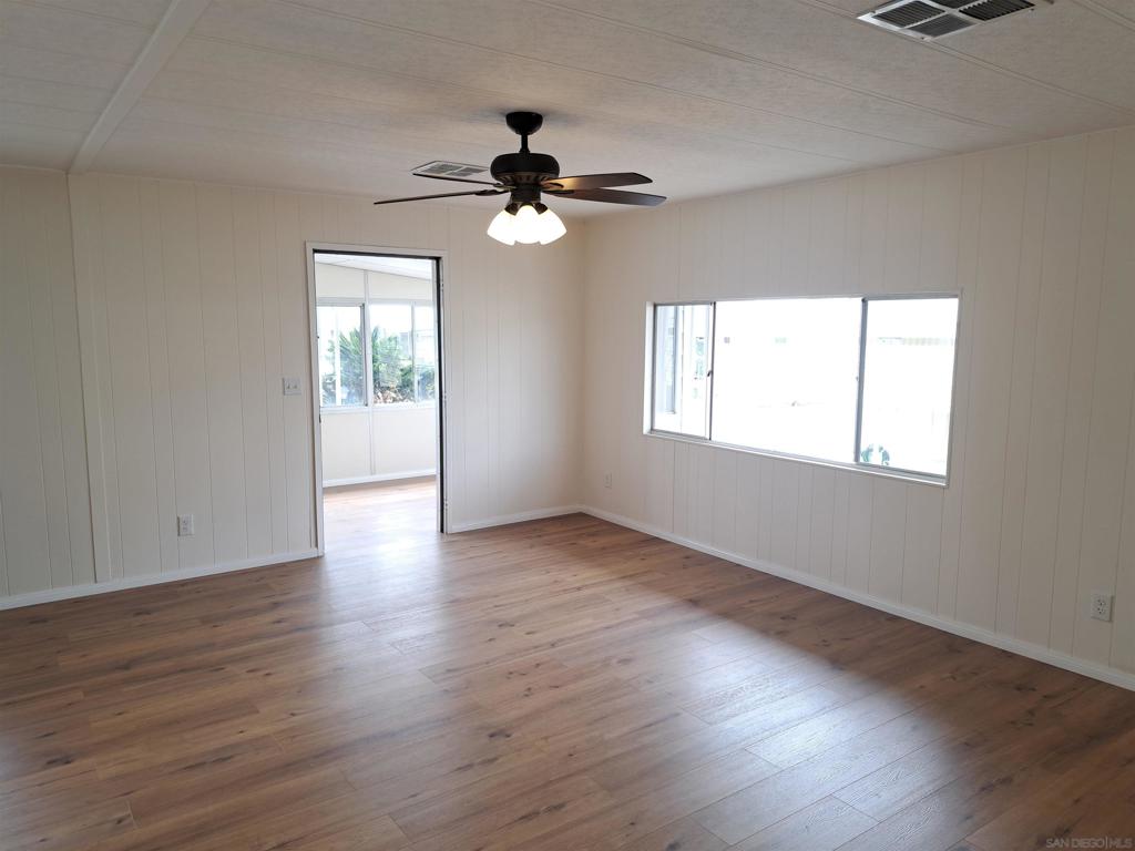 MLS #250026383SD image #15