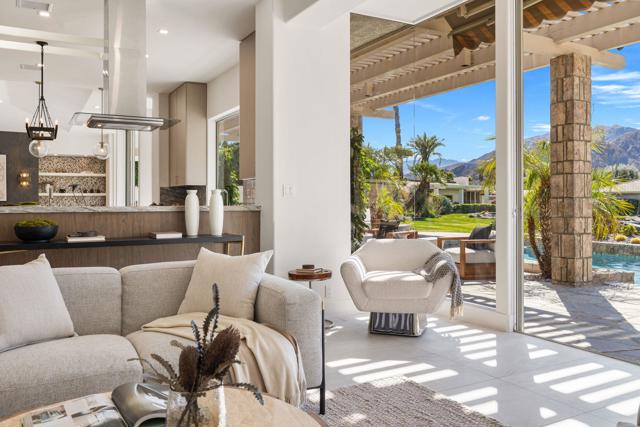9 Regency Drive, Rancho Mirage CA: https://media.crmls.org/mediaz/6182cd99-85dc-4450-9a7e-60dccbeeb4b8.jpg