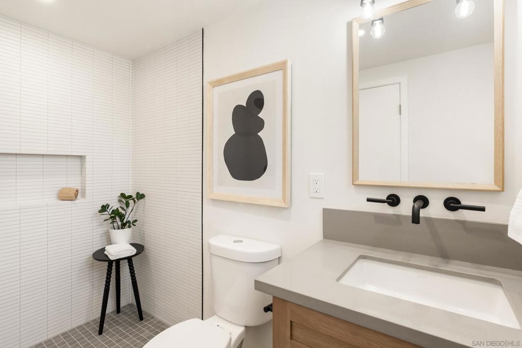 MLS #250034115SD img 23