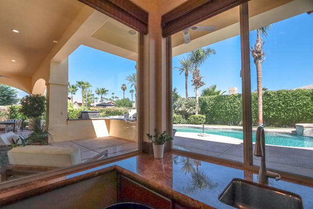 16 Villaggio Place, Rancho Mirage CA: https://media.crmls.org/mediaz/618348e1-6690-4882-b011-9161f5fe30f0.jpg