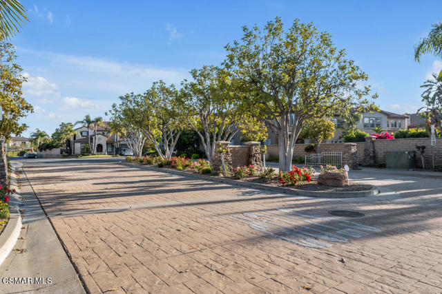 5937 Indian Terrace Drive, Simi Valley CA: https://media.crmls.org/mediaz/61834e10-0f18-4d7f-80a7-7ea79bf84081.jpg