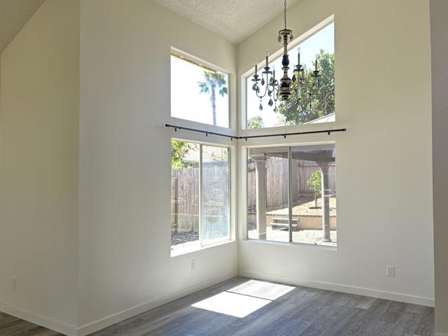 Detail Gallery Image 7 of 41 For 735 Rivertree Dr, Oceanside,  CA 92058 - 4 Beds | 3 Baths