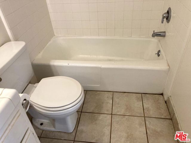 1338 14TH Street, Santa Monica CA: https://media.crmls.org/mediaz/61840ac3-497d-4b22-9bac-a31a8b8ff365.jpg