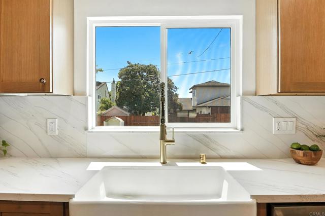 3777 Poe Street, San Diego CA: https://media.crmls.org/mediaz/61840c6c-87bb-45ae-af5c-e85cb2ac5a3e.jpg