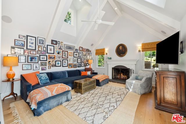 4714 Balboa Avenue, Encino CA: https://media.crmls.org/mediaz/61842209-fb20-4985-82ce-950113ef1ba3.jpg