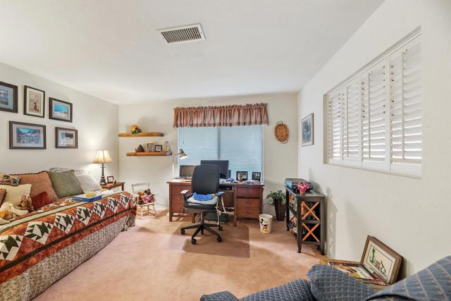12982 Polvera Ct, San Diego CA: https://media.crmls.org/mediaz/6184335f-b1f5-468f-a31b-7d02006ebc2a.jpg
