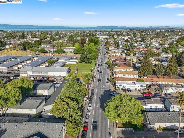 700 Fargo, San Leandro CA: https://media.crmls.org/mediaz/6184366a-b79f-4c3b-aeca-de720c860794.jpg