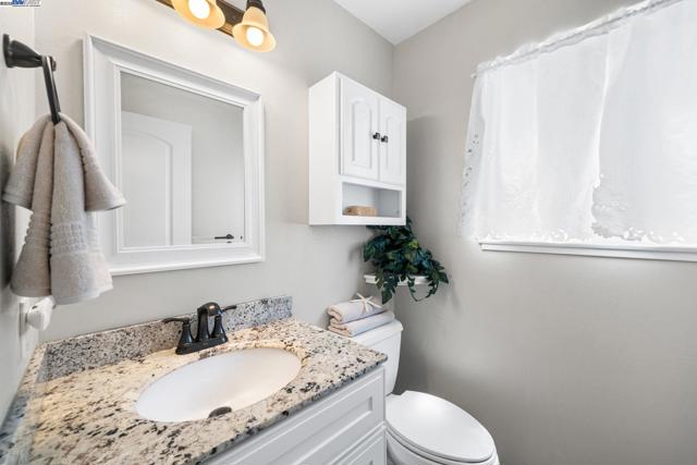868 Madeira Dr, Pleasanton CA: https://media.crmls.org/mediaz/61847141-68c7-4489-ae9d-b42ace96e996.jpg