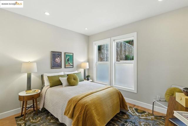 280 Monterey Blvd., San Francisco CA: https://media.crmls.org/mediaz/6184dfb2-7078-4bf6-97fe-ce3b76aa1b87.jpg