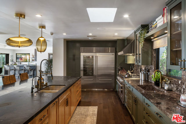 1601 Bel Air Road, Los Angeles CA: https://media.crmls.org/mediaz/6185154d-36f2-46f4-9117-6206d6f17c09.jpg