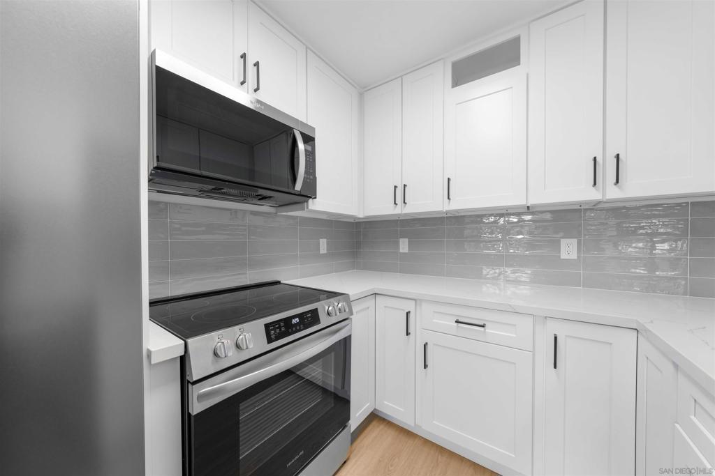 1030 Robinson Ave #205