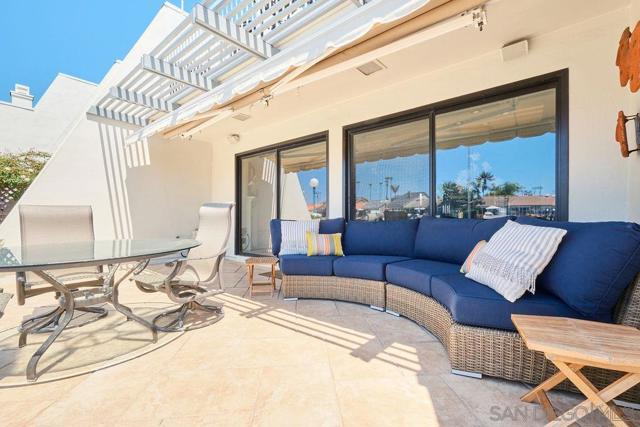 105 Antigua Ct, Coronado CA: https://media.crmls.org/mediaz/6185f2b2-6903-47e5-b1f9-2b476fafa3b9.jpg
