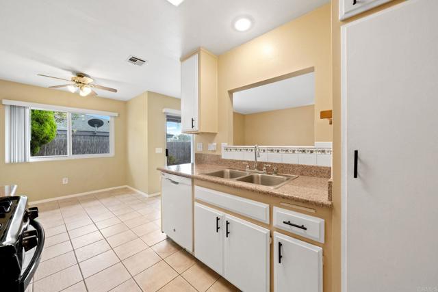 3442 Thunder Drive, Oceanside CA: https://media.crmls.org/mediaz/61862875-96f6-47d7-911f-98ea10e4e508.jpg