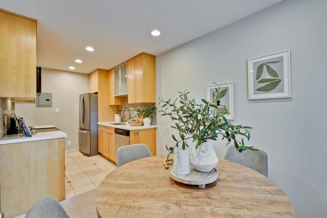 505 Cypress Point Drive, Mountain View CA: https://media.crmls.org/mediaz/61863464-2b95-4f1d-9ec9-03869dd1b0a1.jpg