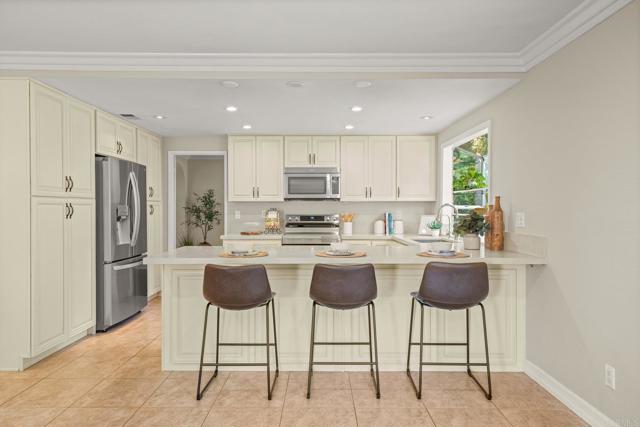 Detail Gallery Image 12 of 52 For 2702 Jacaranda Ave, Carlsbad,  CA 92009 - 5 Beds | 2/1 Baths