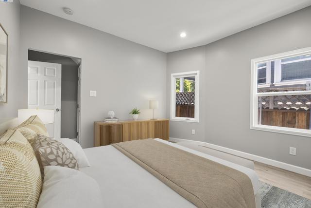 193 W Macarthur Blvd, Oakland CA: https://media.crmls.org/mediaz/618667d7-040a-4e65-b55e-634b08ab4b31.jpg