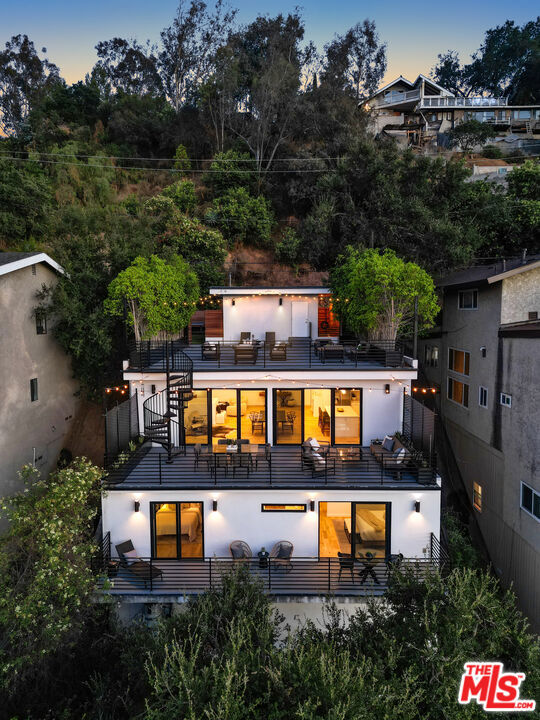 https://media.crmls.org/mediaz/6187253a-5d93-49c1-9b71-577bae334d84.jpg?preset=X-Large