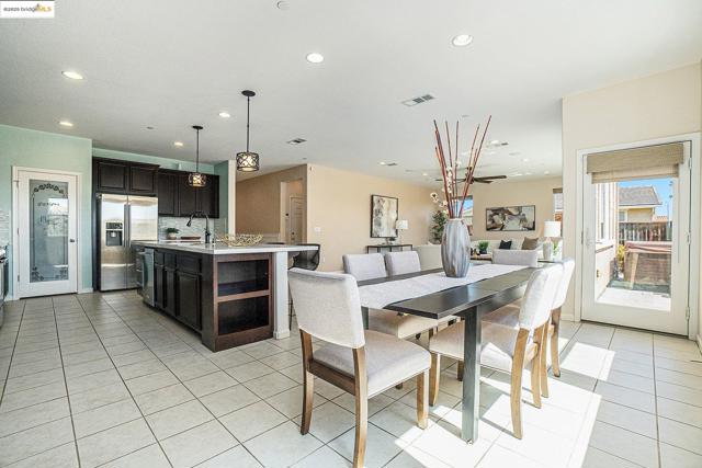 2776 Alves Ranch Rd, Pittsburg CA: https://media.crmls.org/mediaz/618766b1-f3e0-4514-8663-90ddf872079e.jpg