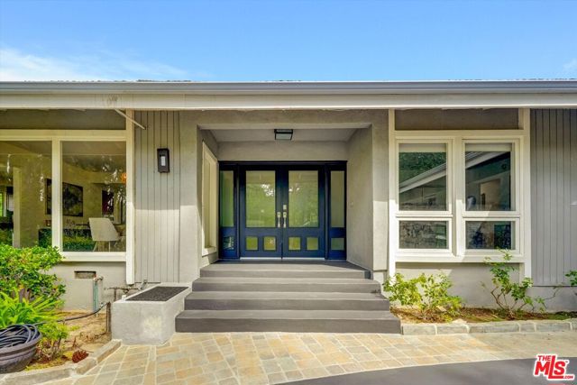 3530 Royal Woods Drive, Sherman Oaks CA: https://media.crmls.org/mediaz/61878b6f-76b8-4b34-9605-0ca210b8f046.jpg