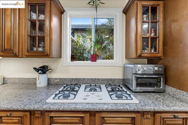 18943 Crest Ave, Castro Valley CA: https://media.crmls.org/mediaz/61880bb8-5652-4785-99f2-06aed7120174.jpg