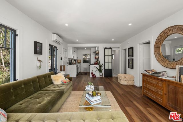 2108 Tavern Trail, Los Angeles CA: https://media.crmls.org/mediaz/61881bc9-3bd0-4ce0-aca6-a7056ccfacc7.jpg