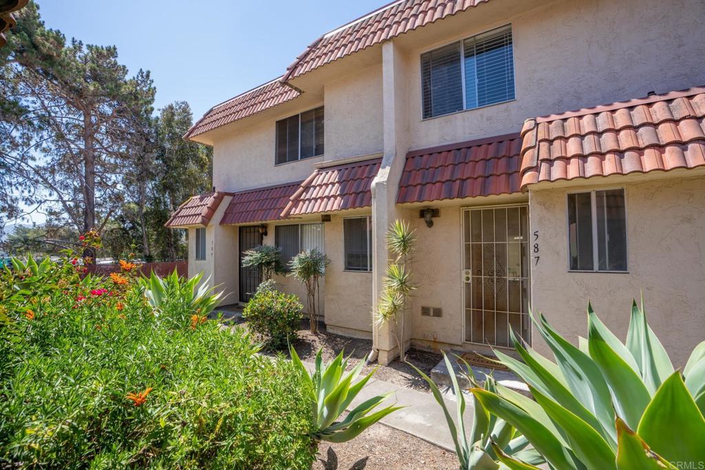 587 Beverly Pl - photo 2
