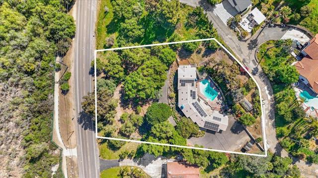 1131 Vale Terrace Dr, Vista CA: https://media.crmls.org/mediaz/6188ed16-9050-4fc7-96b6-687631a4de9c.jpg