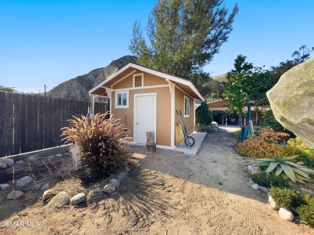 978 Main Street, Piru CA: https://media.crmls.org/mediaz/6189265b-6769-4066-907d-f34eda742e9e.jpg