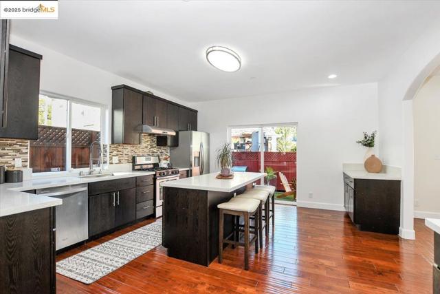 1738 18th Ave, Oakland CA: https://media.crmls.org/mediaz/6189e76f-166e-44a1-8ca4-4861eaf2f3cb.jpg