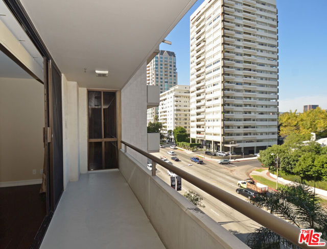 10660 WILSHIRE Boulevard, Los Angeles CA: https://media.crmls.org/mediaz/618a20c8-0eaa-4a5f-881d-1f832ba81a39.jpg